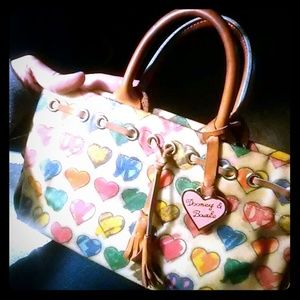 A medium sized purse